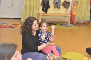 Musizieren mit dem eigenen Körper: klatschen, patschen, trommeln, stampfen etc.