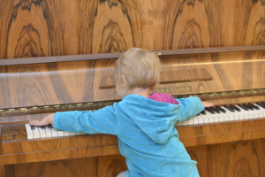 Auch am Klavier gibt es hohe und tiefe Töne